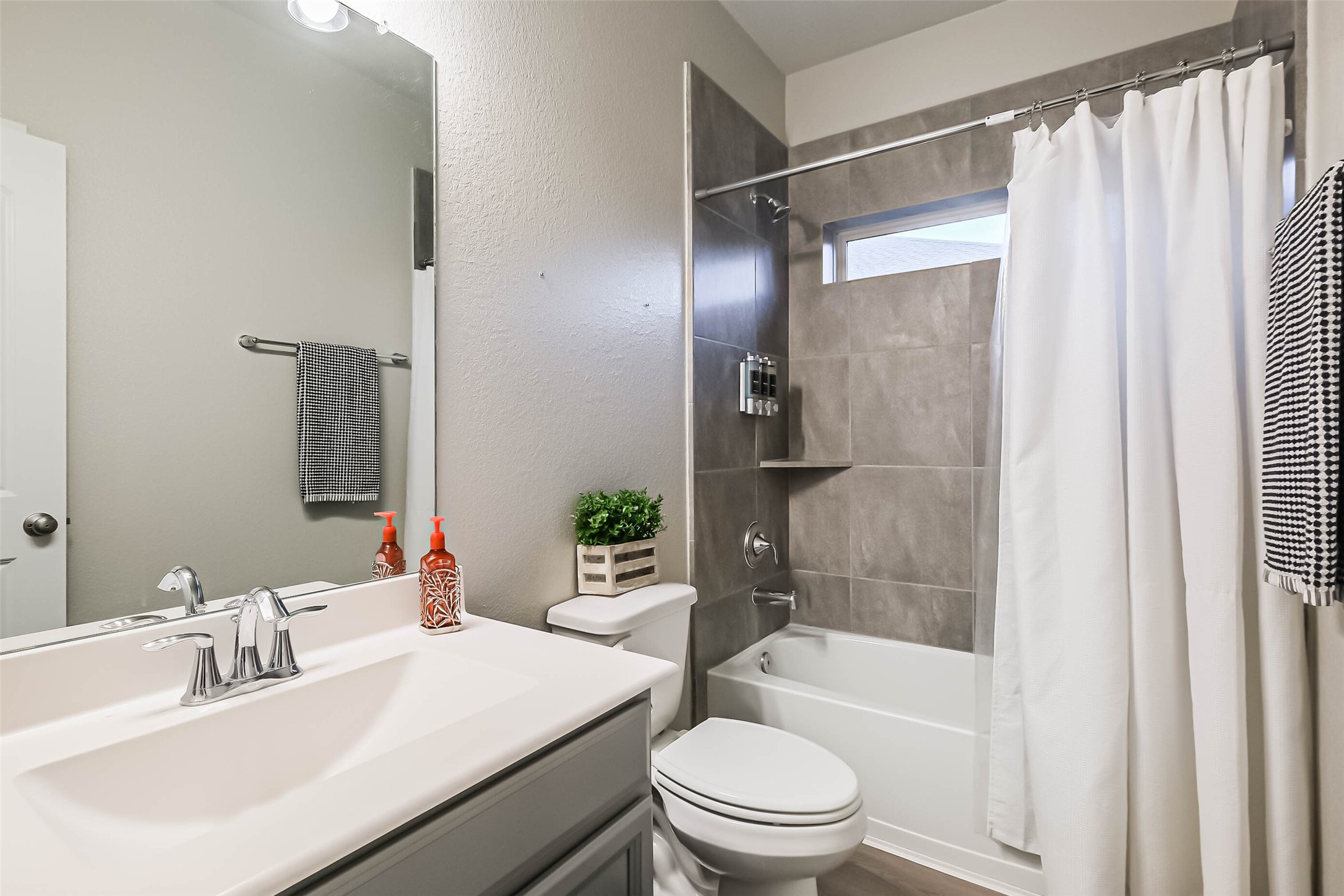 6214 Scott Way Rosenberg, TX 77471 - Photo 17 of 19 a bathroom with a sink toilet and shower