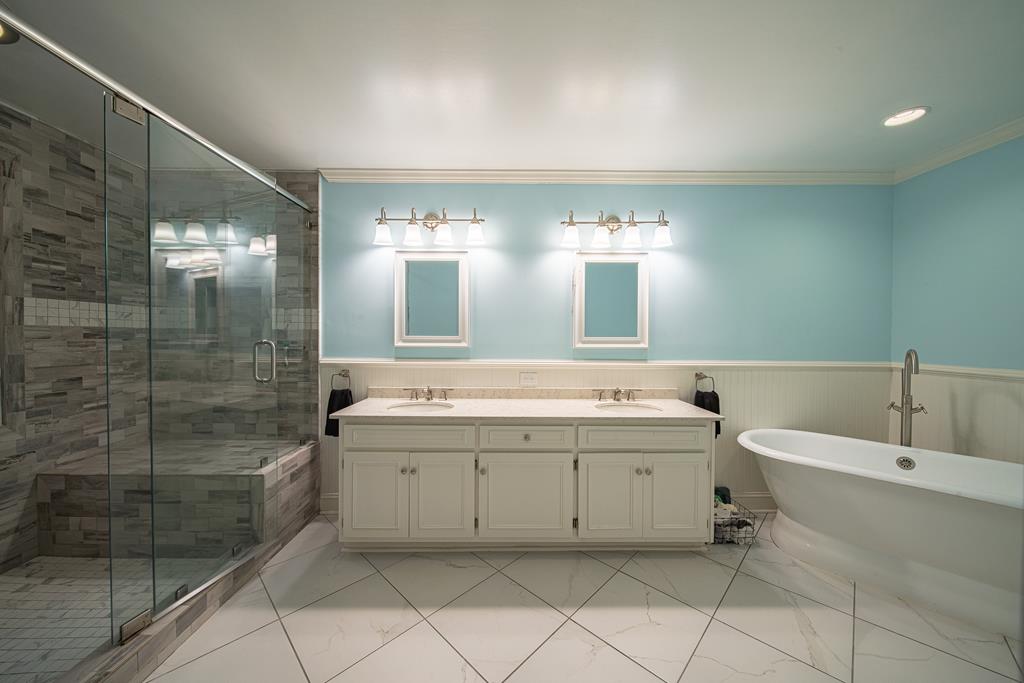 111 Stoneridge Road Cataula, GA 31804 - Photo 27 of 45 a spacious bathroom with a bathtub sink and mirror