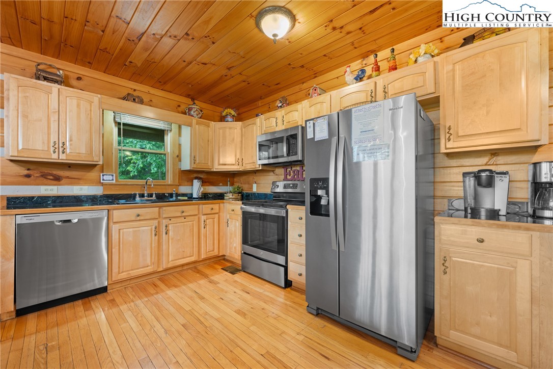 229 Quick Way Boone, NC 28607 - Photo 5 of 34 Gallery Image 5