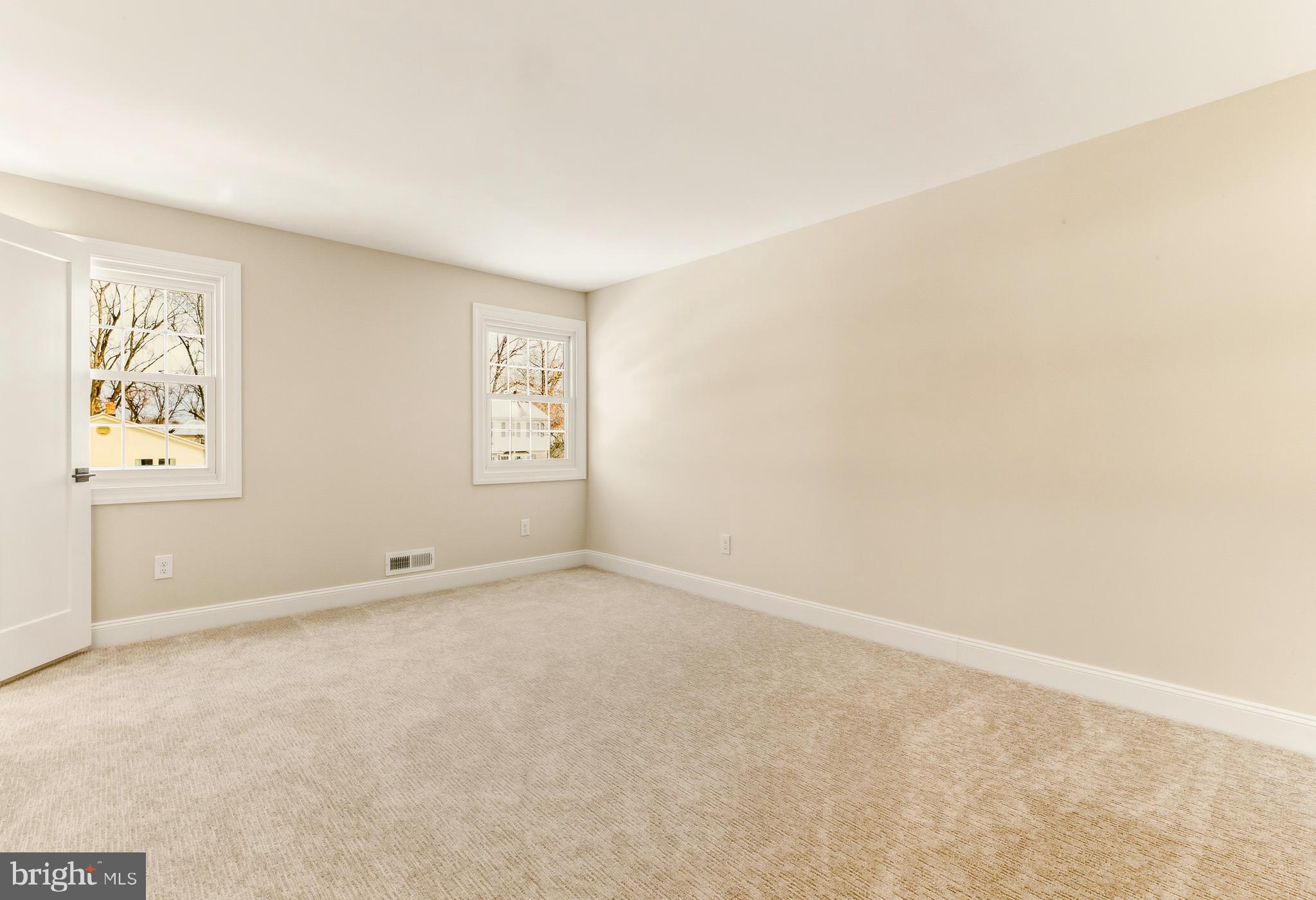 33 Elmgate Road Marlton, NJ 08053 - Photo 23 of 29 an empty room with windows
