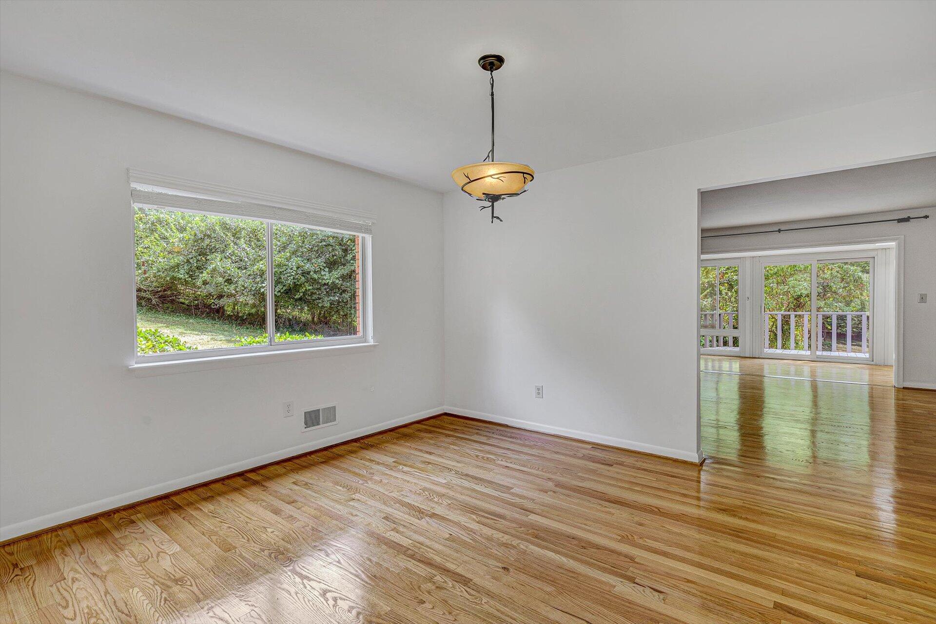 3702 Forest Road Roanoke, VA 24015 - Photo 10 of 55 10-080920210079