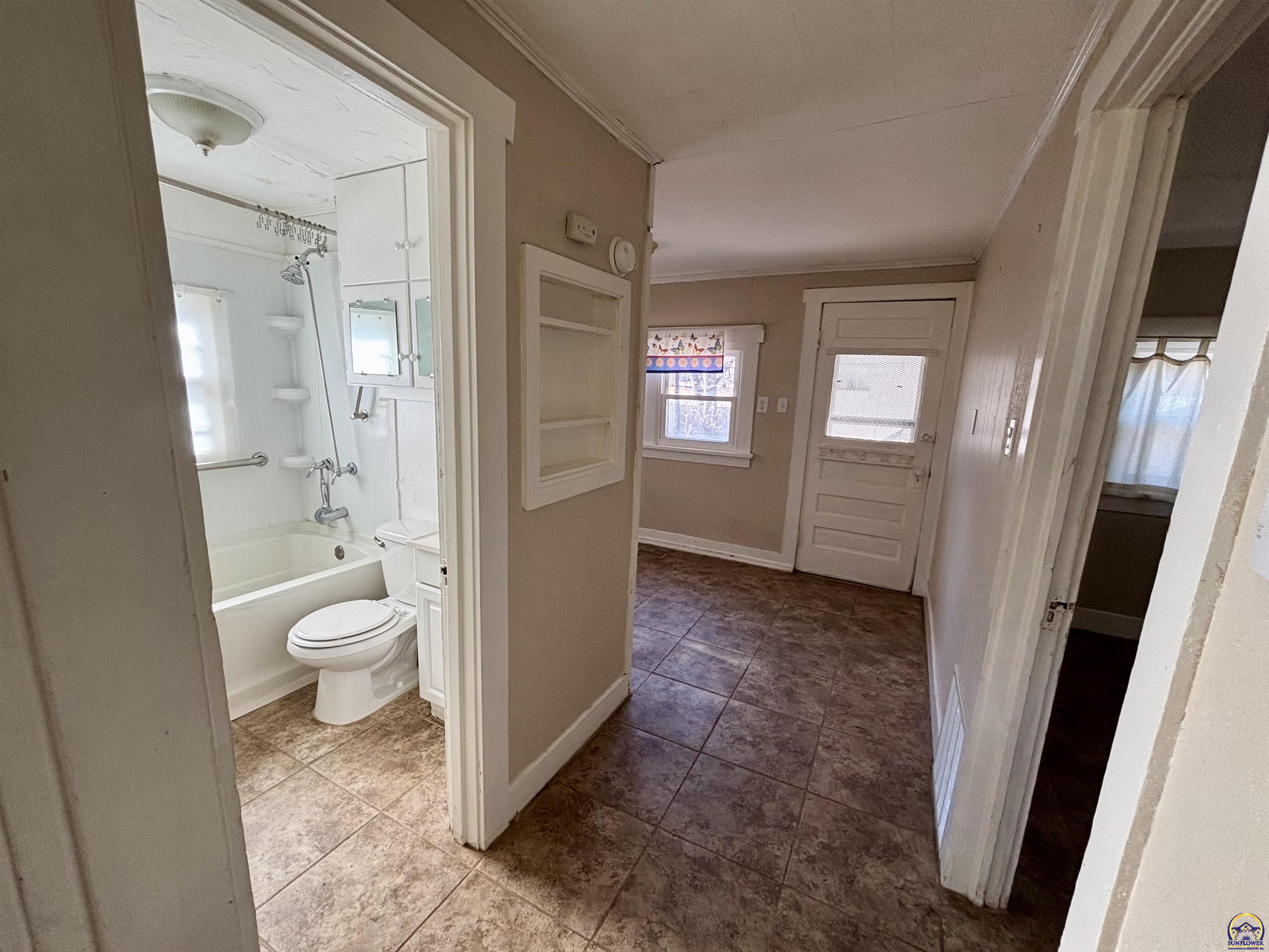 1033 Southwest Webster Avenue Topeka, KS 66604 - Photo 11 of 17