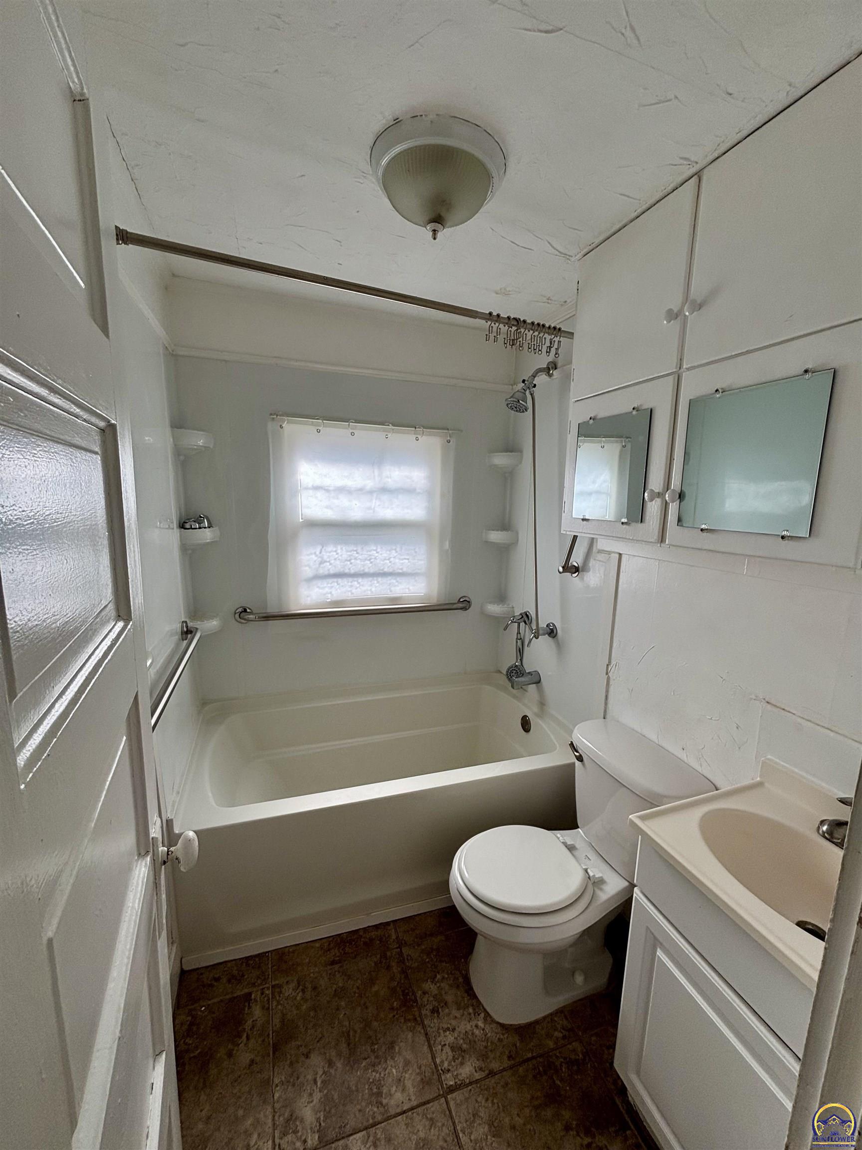 1033 Southwest Webster Avenue Topeka, KS 66604 - Photo 12 of 17