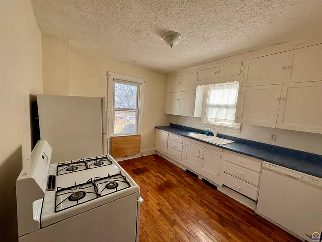 $69,900 | 1033 Southwest Webster Avenue, Topeka, KS 66604