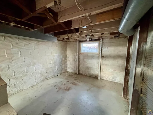 $69,900 | 1033 Southwest Webster Avenue, Topeka, KS 66604