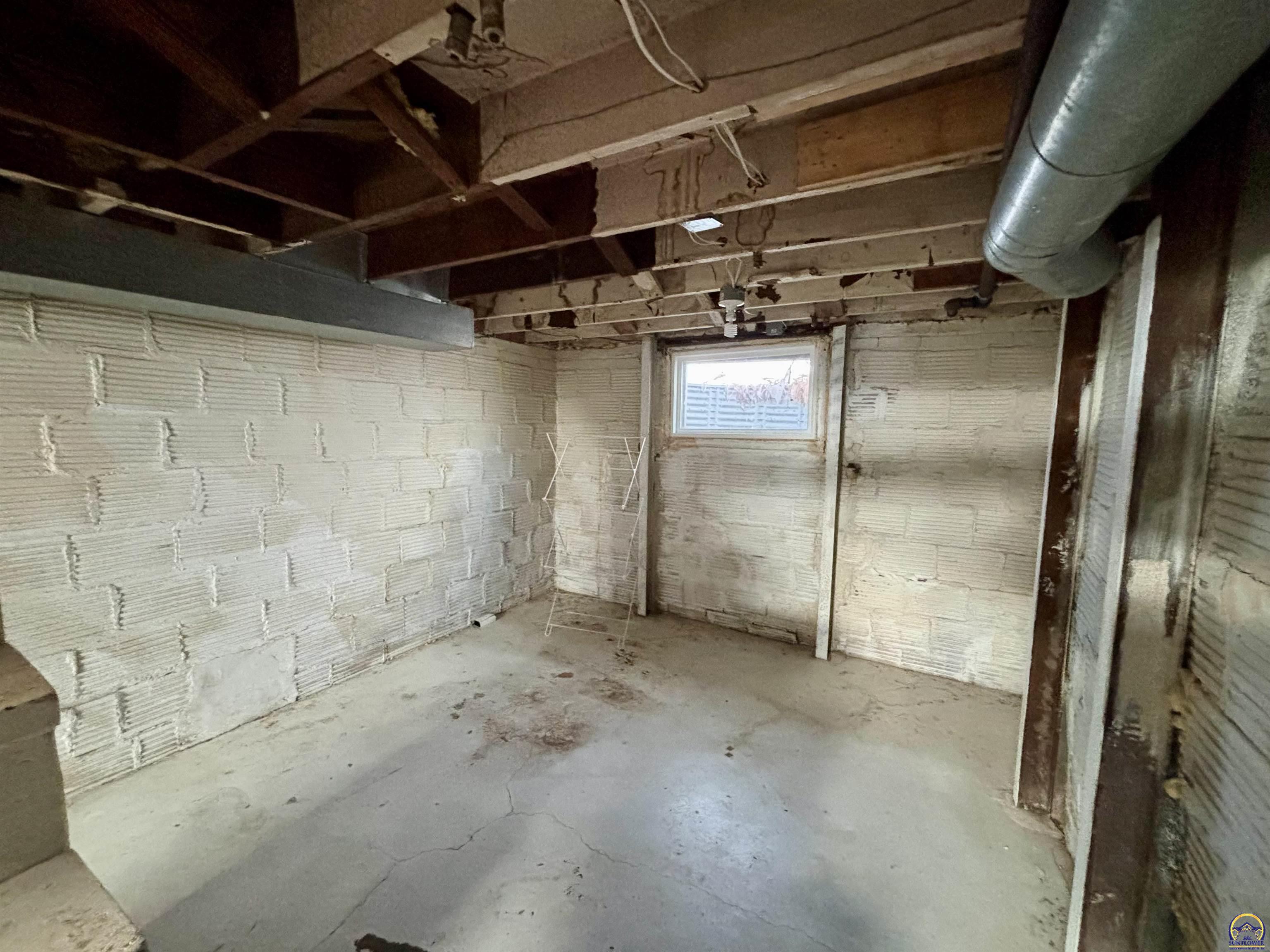 1033 Southwest Webster Avenue Topeka, KS 66604 - Photo 15 of 17