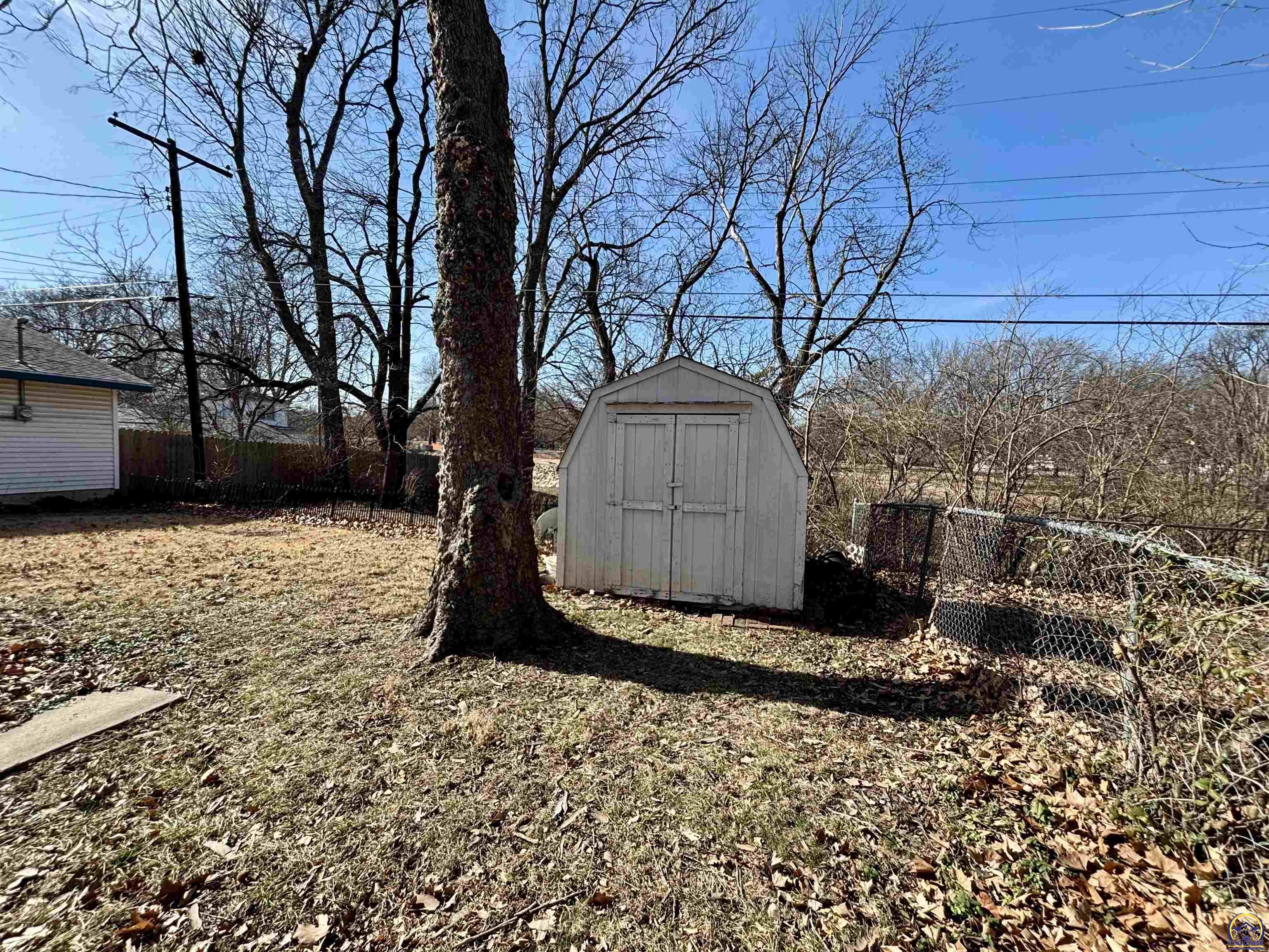 1033 Southwest Webster Avenue Topeka, KS 66604 - Photo 4 of 17