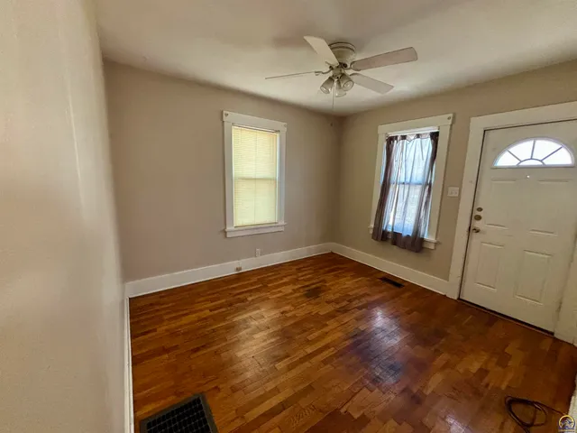 $69,900 | 1033 Southwest Webster Avenue, Topeka, KS 66604