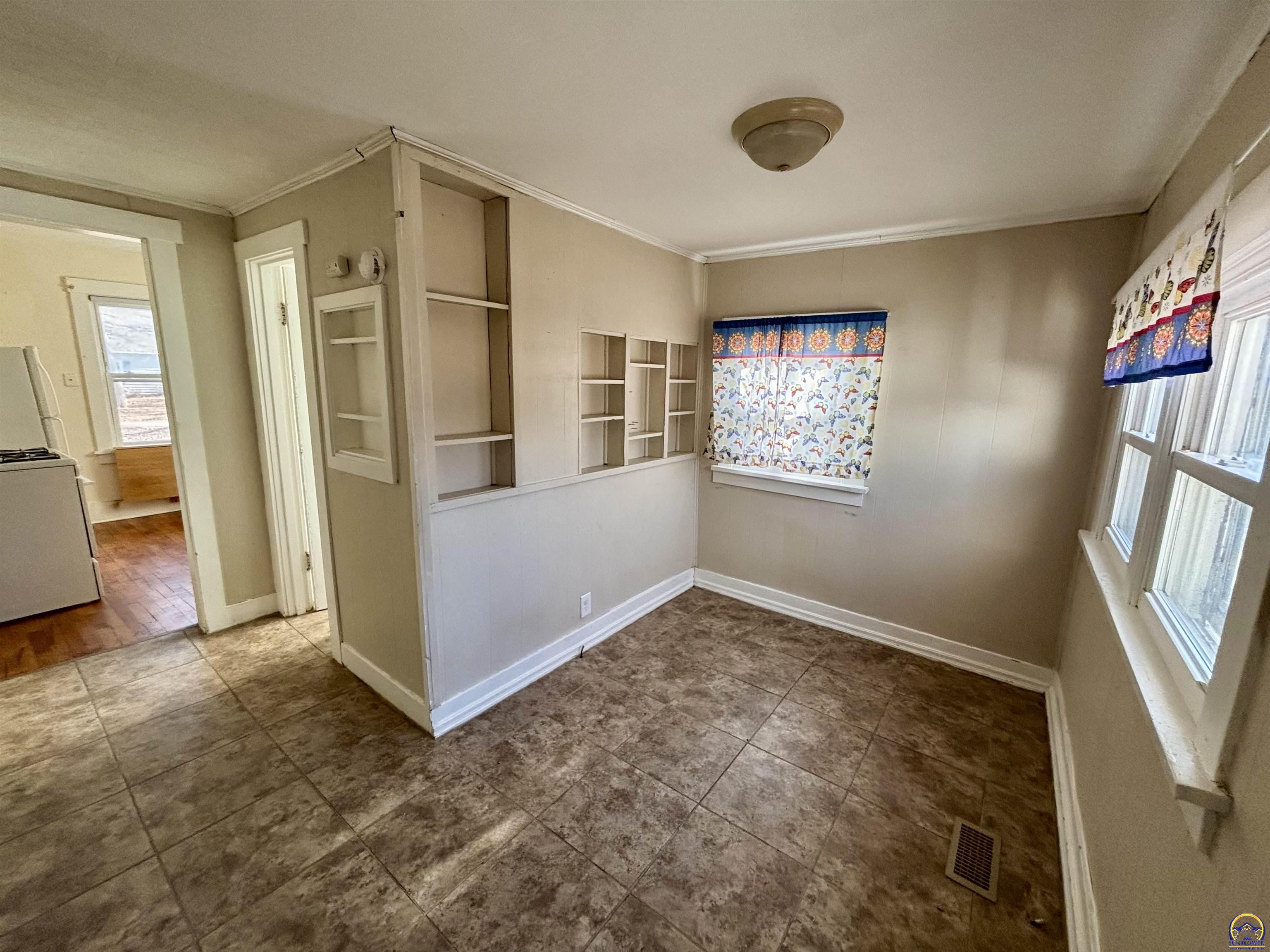 1033 Southwest Webster Avenue Topeka, KS 66604 - Photo 9 of 17