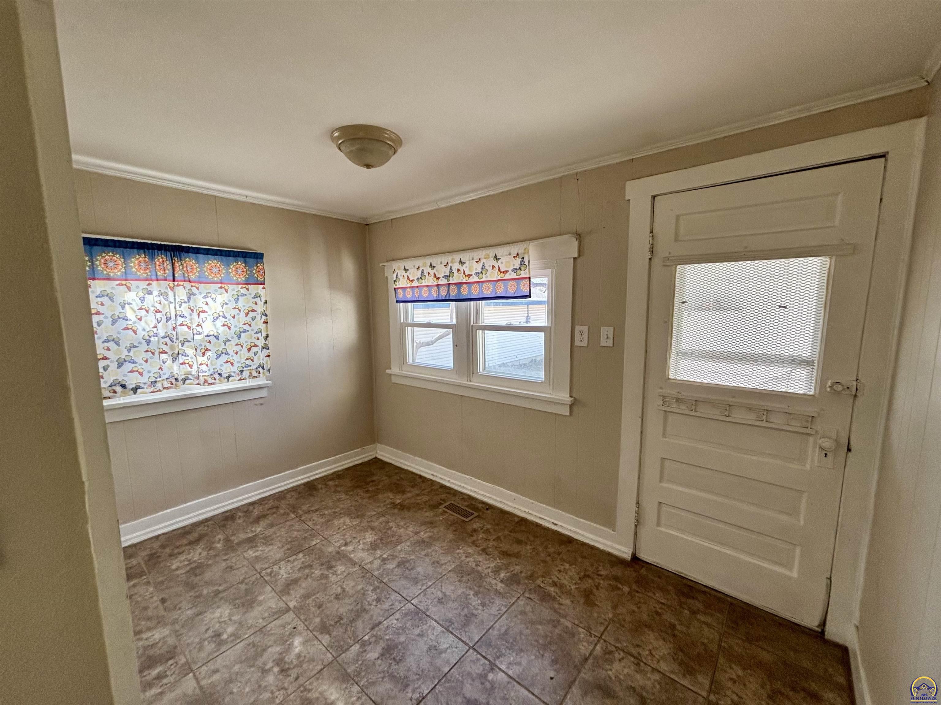 1033 Southwest Webster Avenue Topeka, KS 66604 - Photo 10 of 17