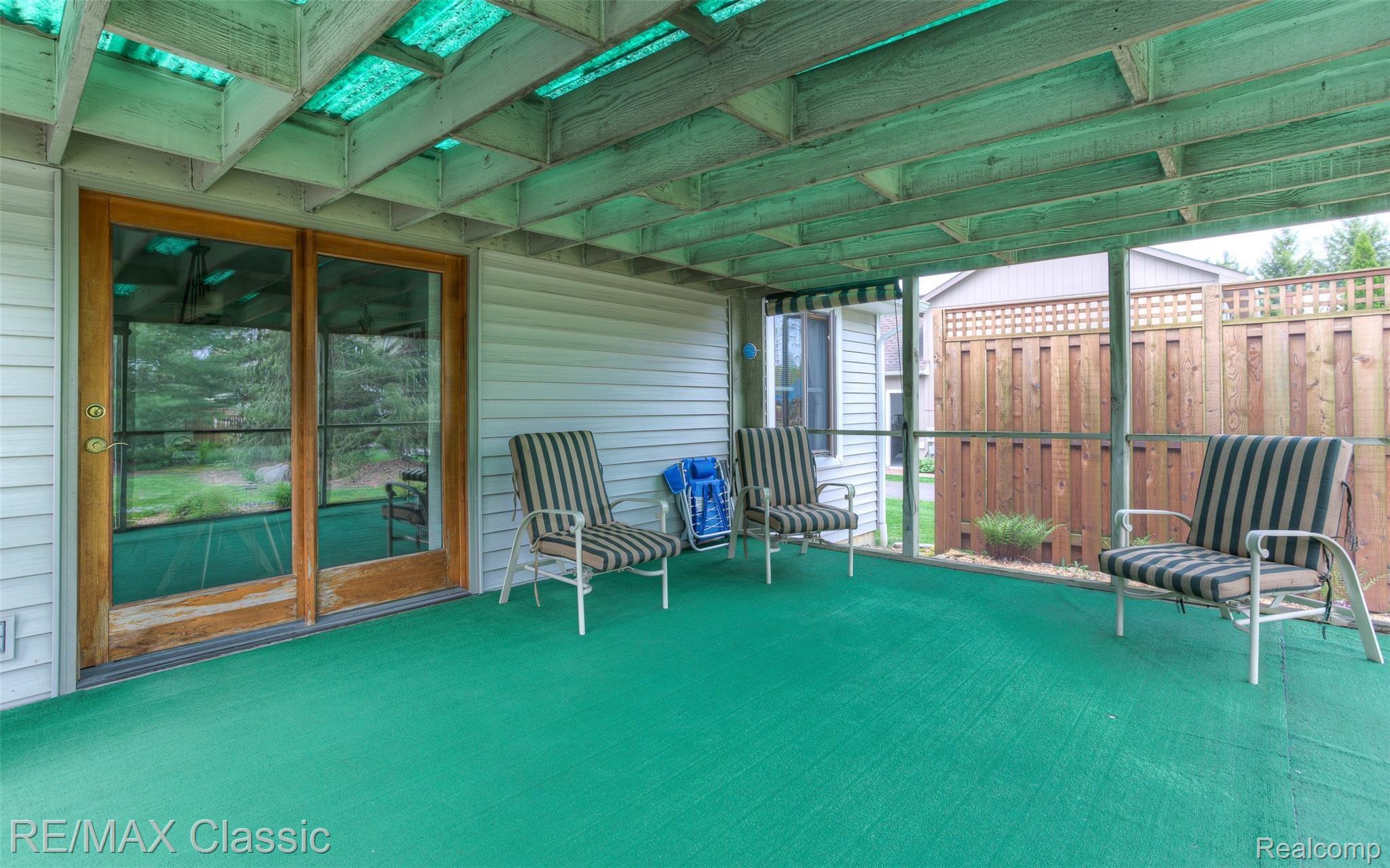 4021 West Maple Road Wixom, MI 48393 - Photo 31 of 46 4021 west maple interiors (29).jpg