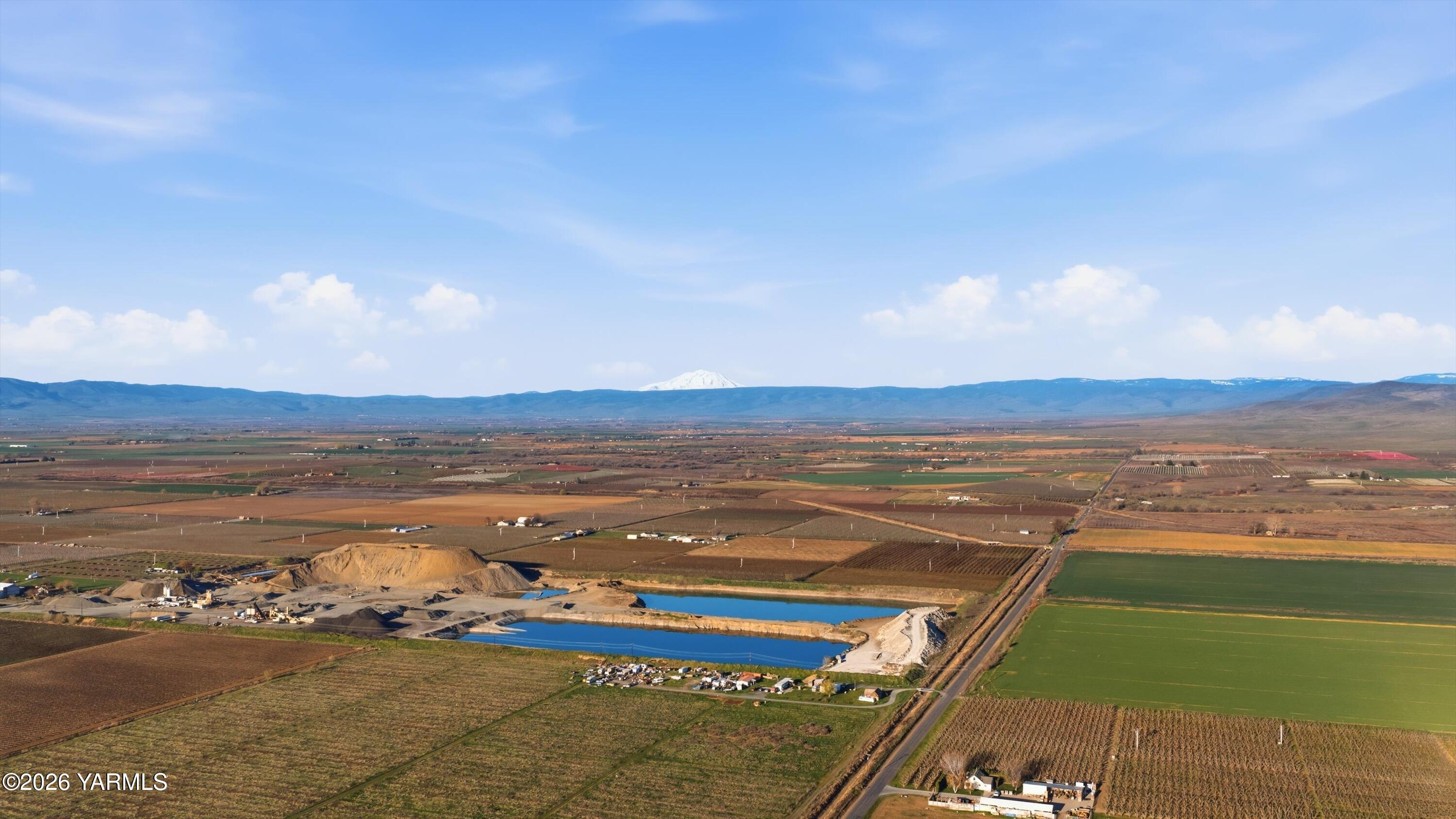 214 Lateral 1 Road, Unit 6 Wapato, WA 98951 - Photo 11 of 13 a view of an ocean and beach