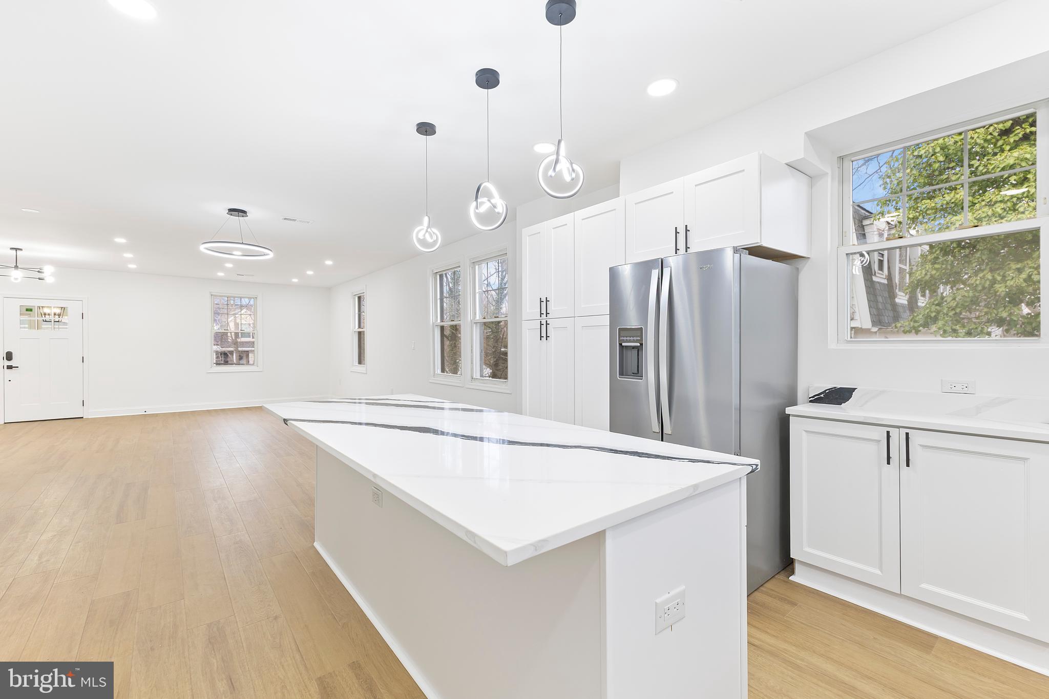 2016 32nd Street Southeast Washington, DC 20020 - Photo 11 of 25 Island with a Breakfast Bar