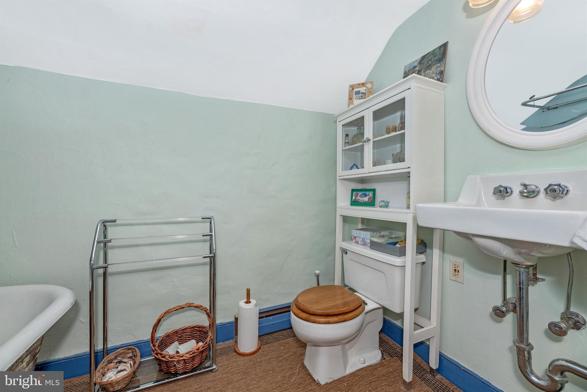 6112 Ford Road Frederick, MD 21702 - Photo 31 of 56 En suite bath to bedroom 3.