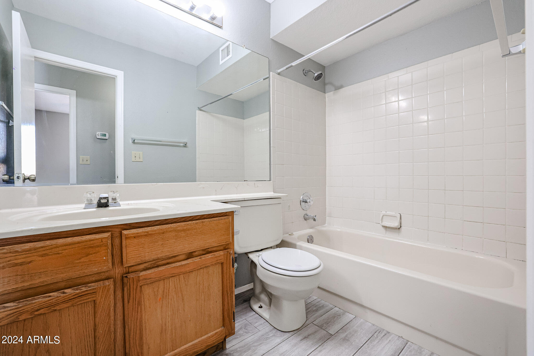 9208 West Gary Road Peoria, AZ 85345 - Photo 29 of 33 Hall Bathroom