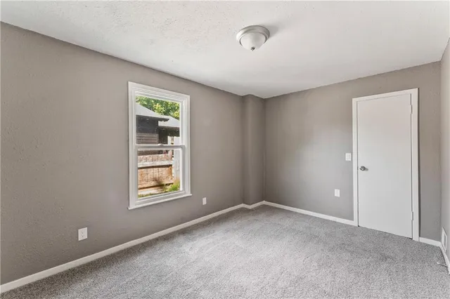 $210,000 | 1826 Shawnee Drive, Kansas City, KS 66106