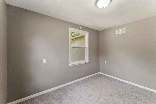 $210,000 | 1826 Shawnee Drive, Kansas City, KS 66106