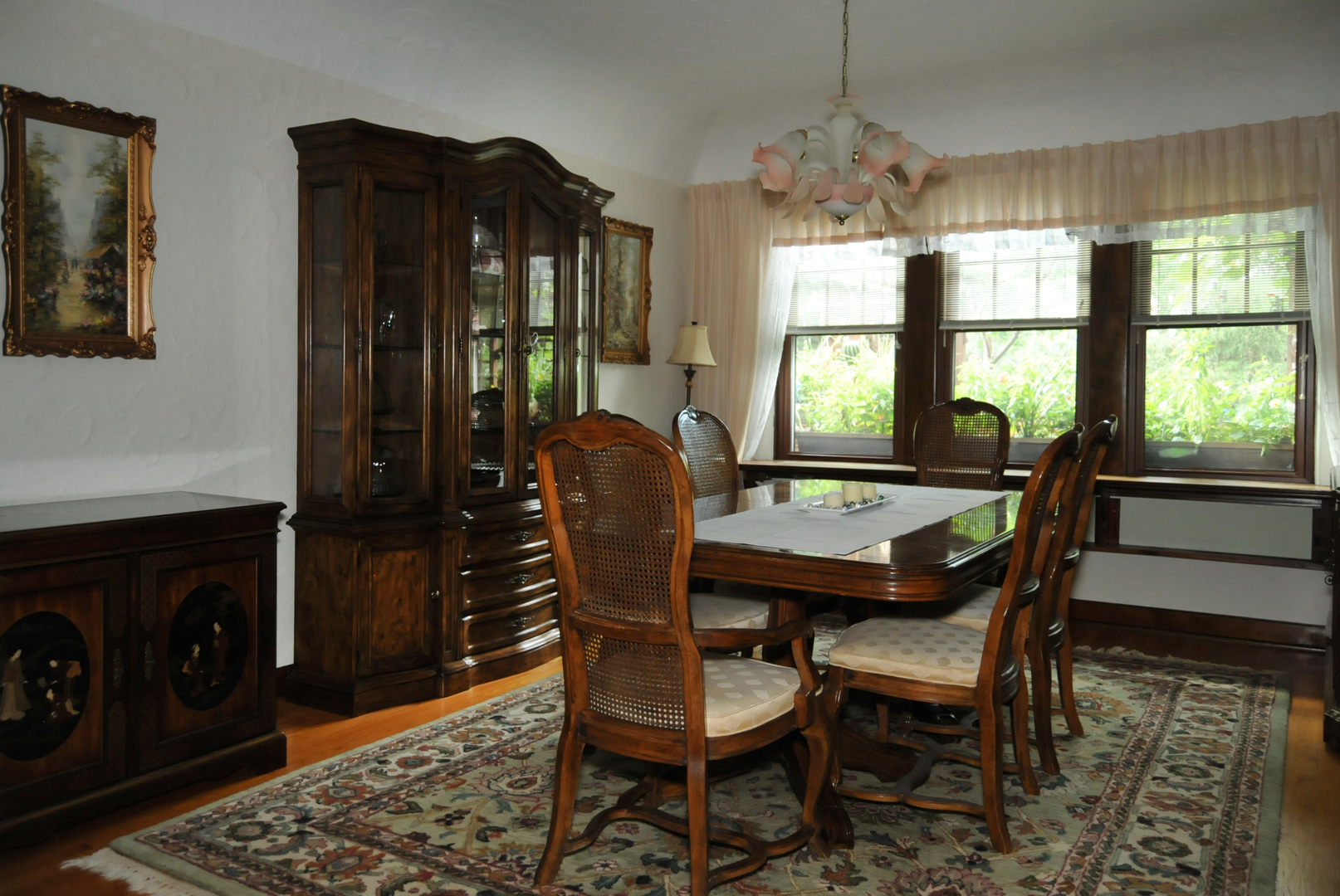 526 Longcommon Road Riverside, IL 60546 - Photo 17 of 40 a dining room with furniture a chandelier and wooden floor