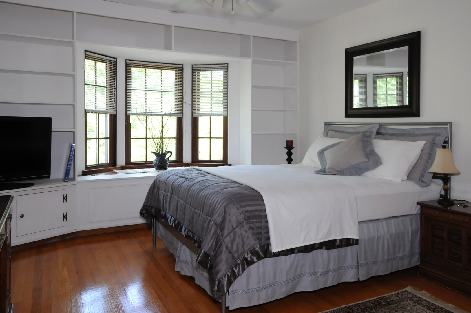 526 Longcommon Road Riverside, IL 60546 - Photo 20 of 40 a bedroom with a bed and a flat screen tv