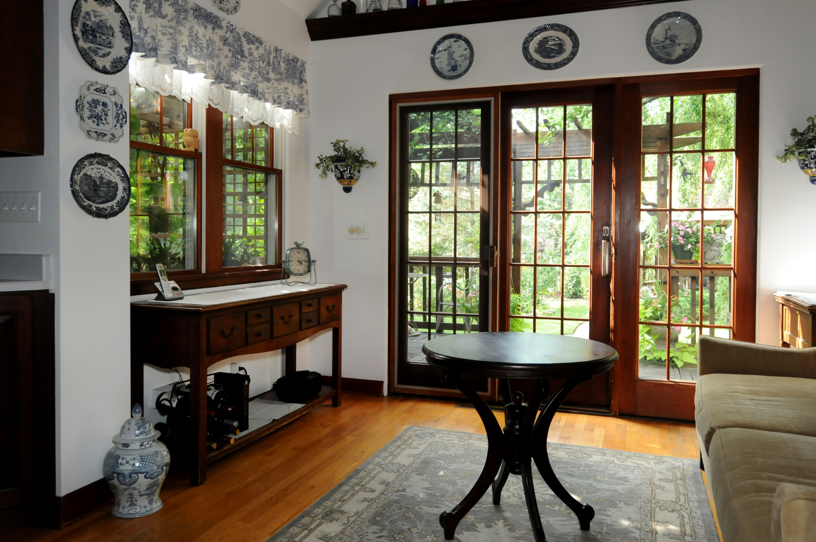526 Longcommon Road Riverside, IL 60546 - Photo 23 of 40 a view of a room with furniture and a window