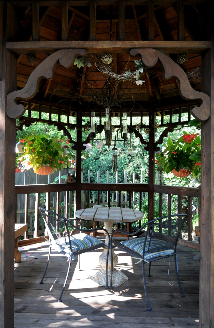 526 Longcommon Road Riverside, IL 60546 - Photo 36 of 40 a view of a chairs and table in the patio