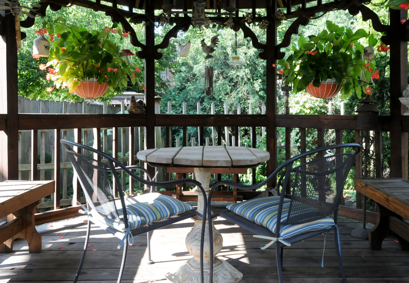 526 Longcommon Road Riverside, IL 60546 - Photo 37 of 40 a view of chairs and table in the balcony