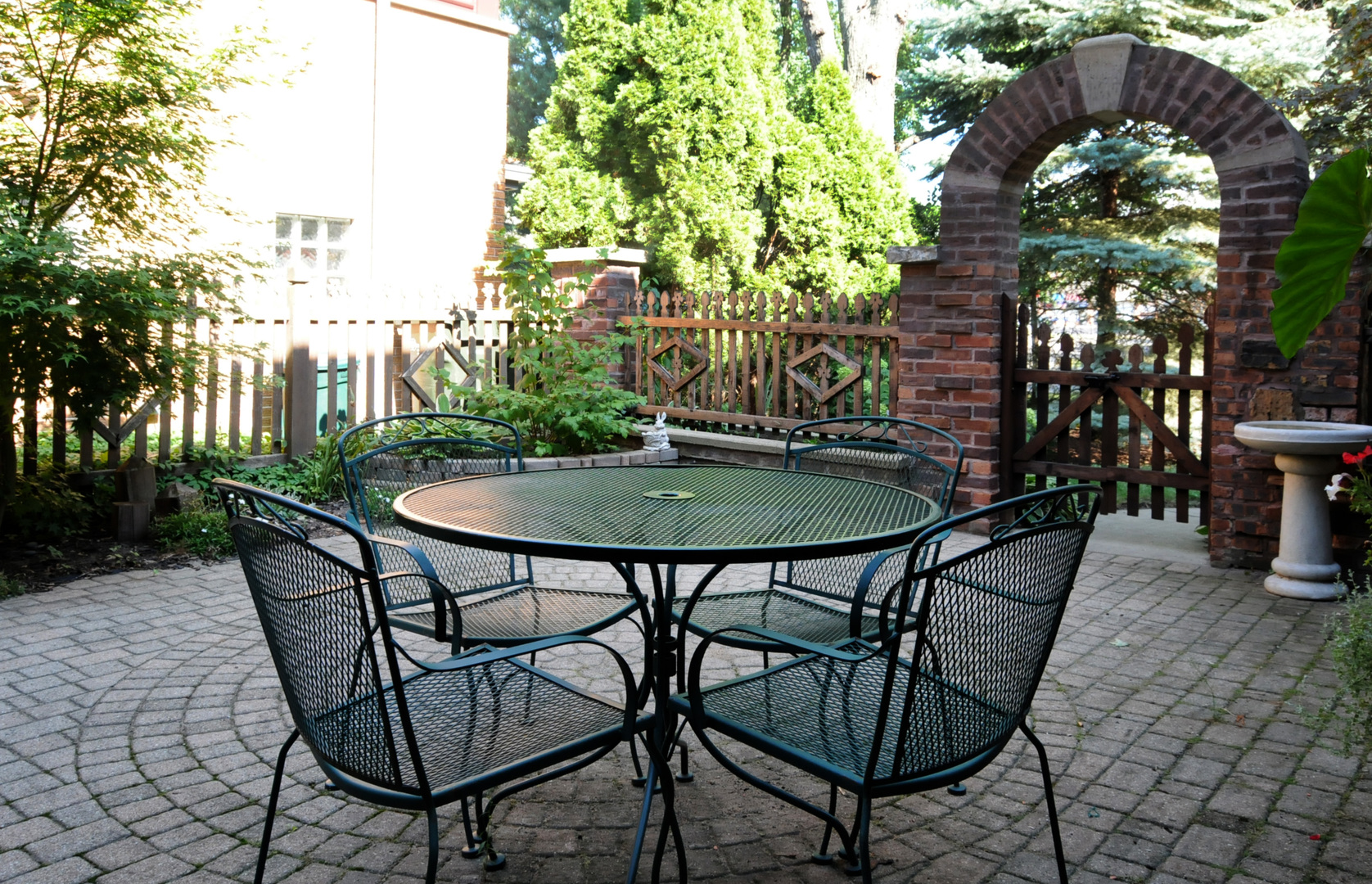 526 Longcommon Road Riverside, IL 60546 - Photo 38 of 40 a view of a backyard with table and chairs