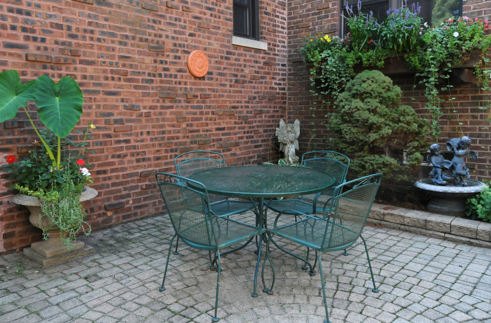 526 Longcommon Road Riverside, IL 60546 - Photo 39 of 40 a backyard with table and chairs potted plants