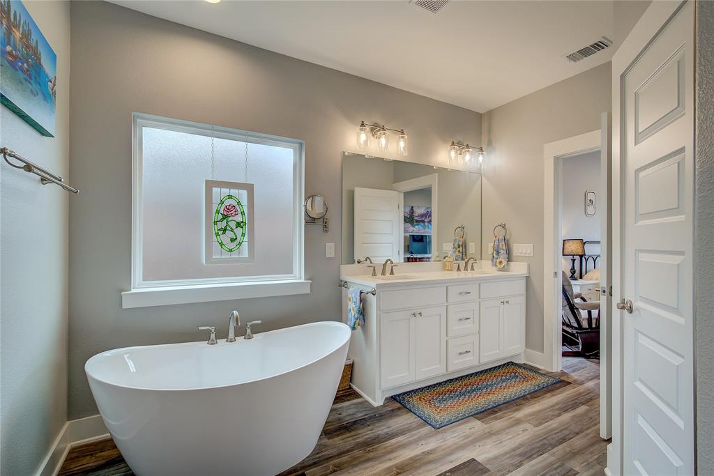 326 Koby Circle Sulphur Springs, TX 75482 - Photo 24 of 38 Deep soaking tub, perfect for a glass of wine and a book!