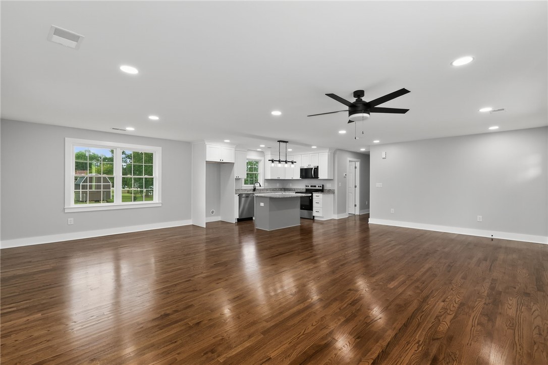 203 Montgomery Street Laurens, SC 29360 - Photo 20 of 34