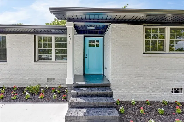 $300,000 | 203 Montgomery Street, Laurens, SC 29360