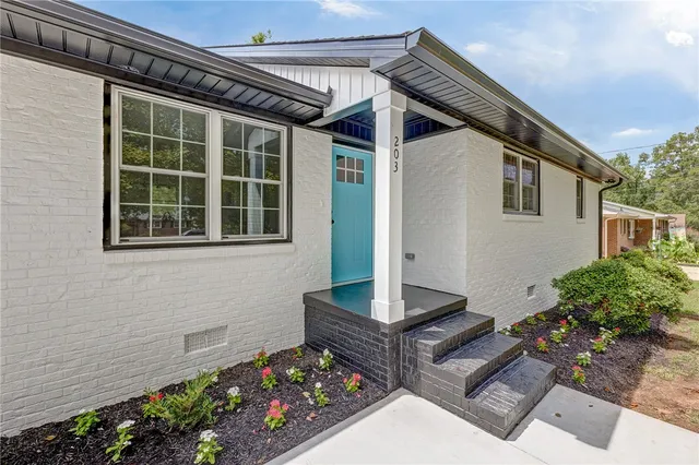 $300,000 | 203 Montgomery Street, Laurens, SC 29360