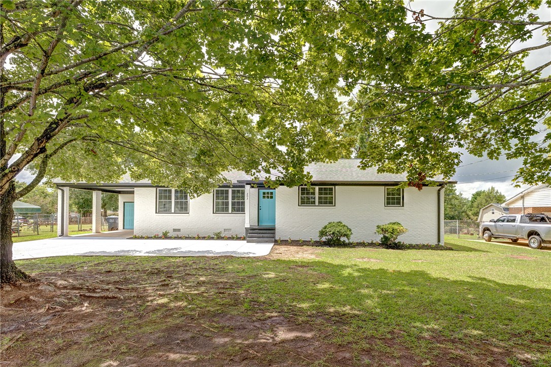 203 Montgomery Street Laurens, SC 29360 - Photo 31 of 34