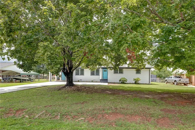 $300,000 | 203 Montgomery Street, Laurens, SC 29360