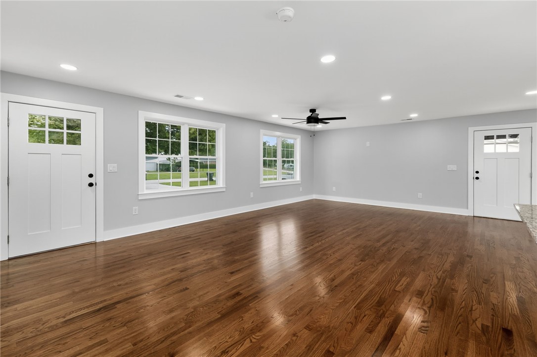 203 Montgomery Street Laurens, SC 29360 - Photo 6 of 34