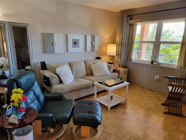 $1,595 | 535 68th Avenue, Unit 7, St. Pete Beach, FL 33706