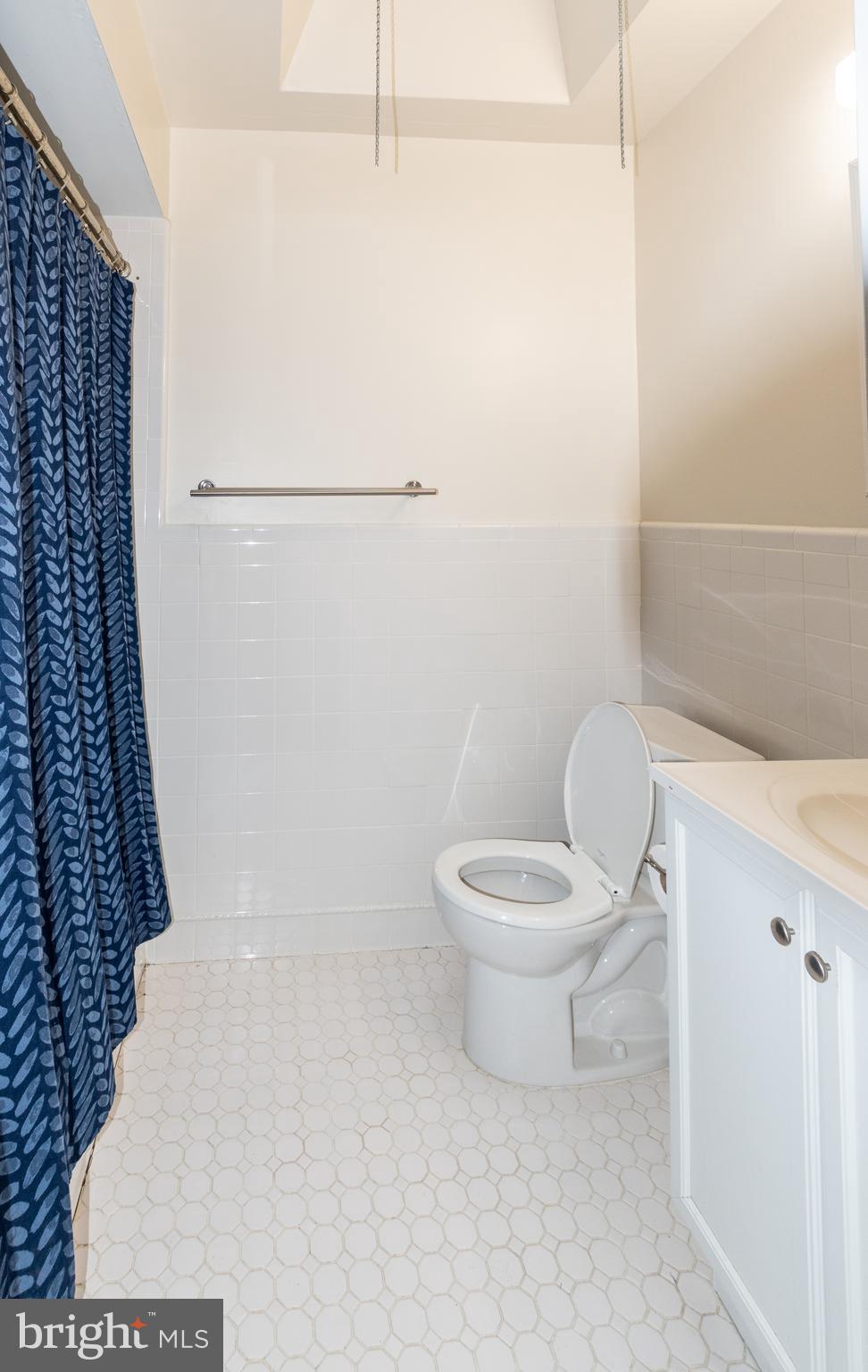 1712 Fox Chase Road Philadelphia, PA 19152 - Photo 4 of 16 Gallery Image 4
