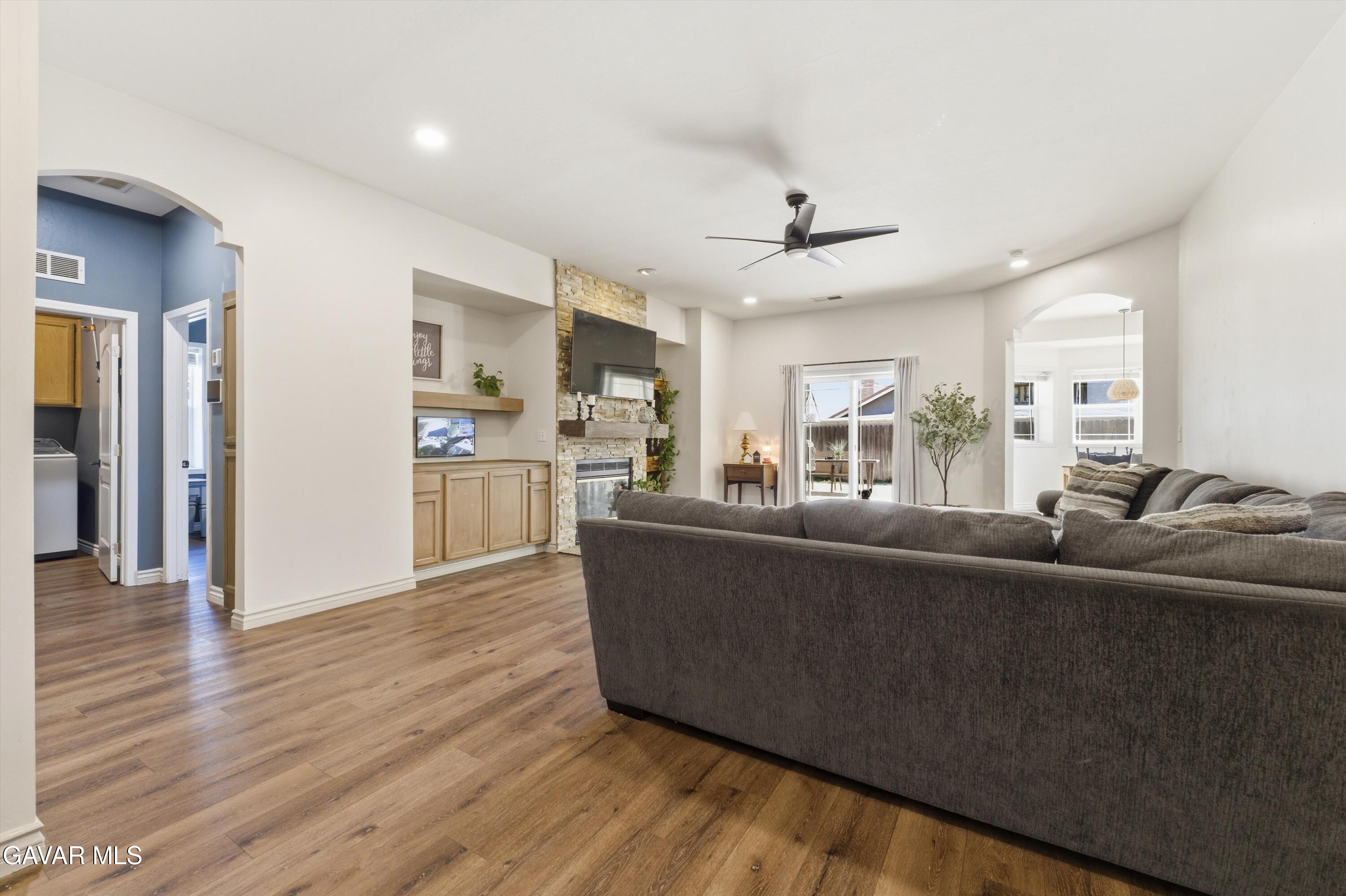 906 Mulberry Street Tehachapi, CA 93561 - Photo 5 of 25 04-JYP08323