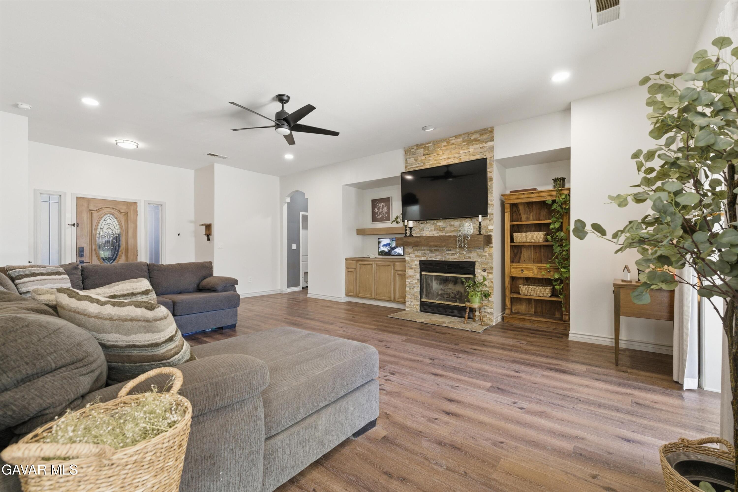 906 Mulberry Street Tehachapi, CA 93561 - Photo 6 of 25 05-JYP08335