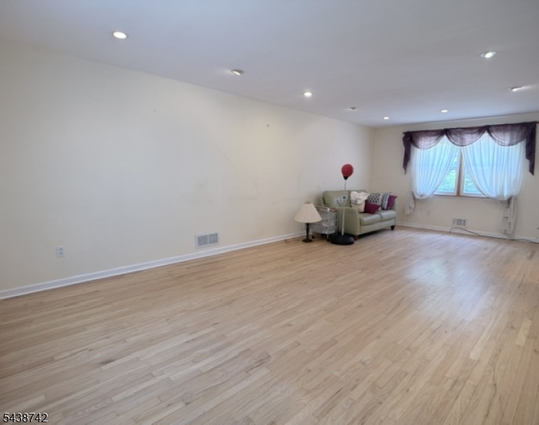 13 Greenwich Road Edison, NJ 08820 - Photo 4 of 19