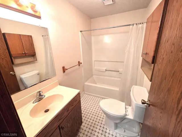 $399,900 | 25 Woodlawn Avenue, Tonka Bay, MN 55331