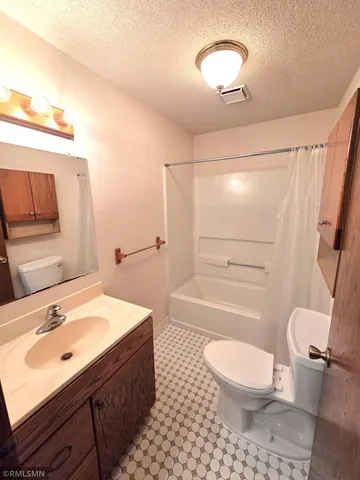 $399,900 | 25 Woodlawn Avenue, Tonka Bay, MN 55331