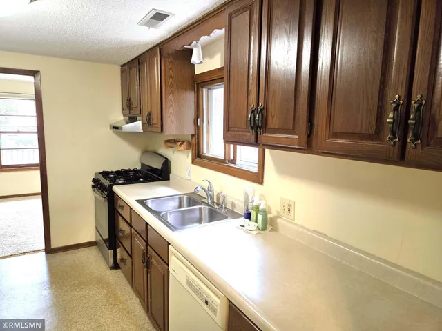 $399,900 | 25 Woodlawn Avenue, Tonka Bay, MN 55331