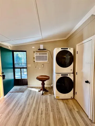 a view of a bedroom with washer and dryer