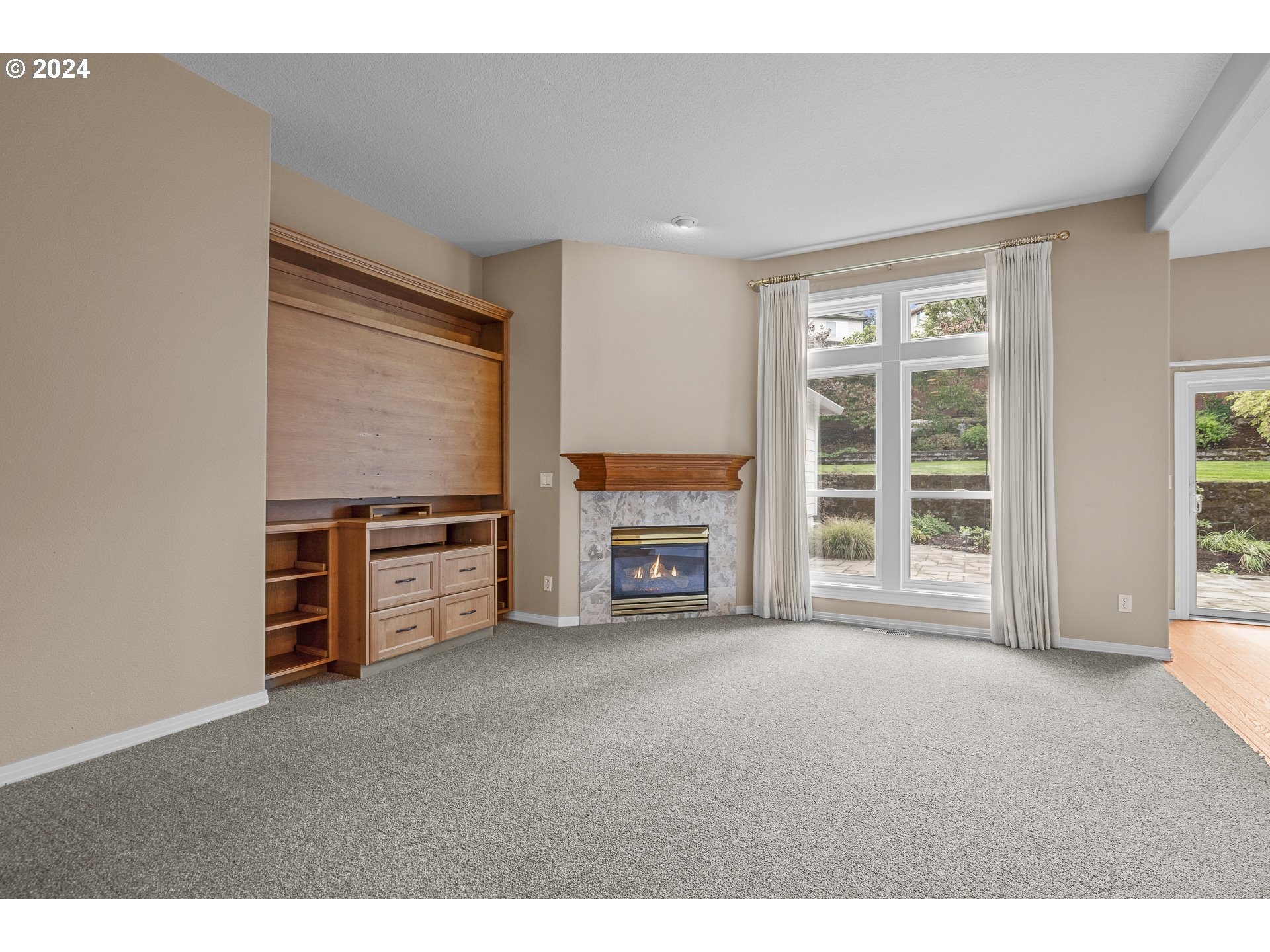 11084 Southeast Valley Way Happy Valley, OR 97086 - Photo 16 of 40 a view of a livingroom with furniture