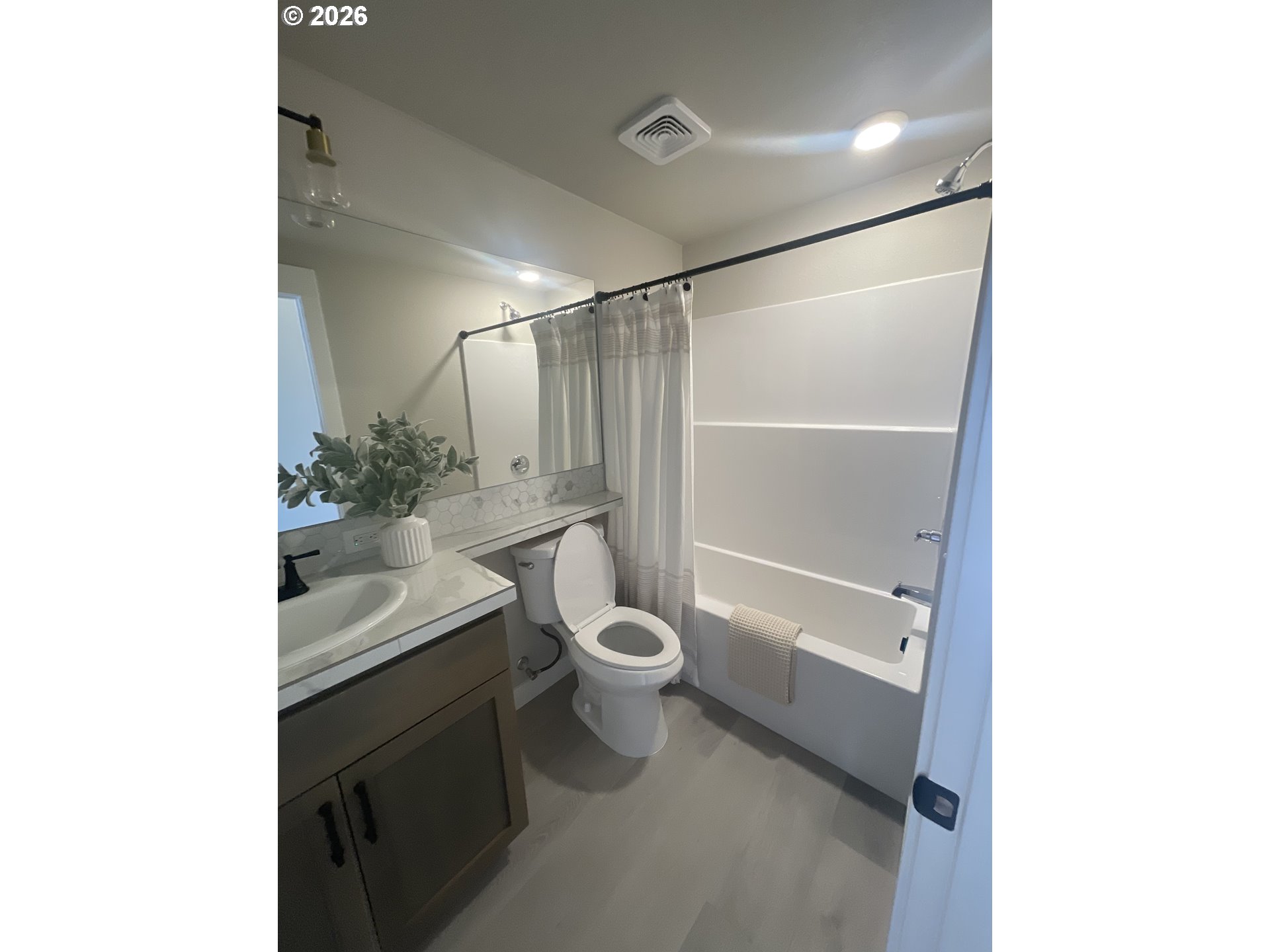 807 Northeast 74th Avenue Portland, OR 97213 - Photo 4 of 24