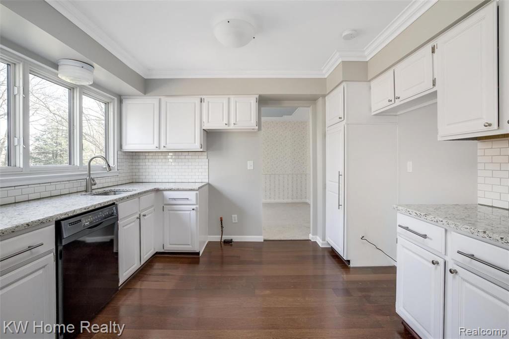 35690 Fredericksburg Road Farmington Hills, MI 48331 - Photo 4 of 25