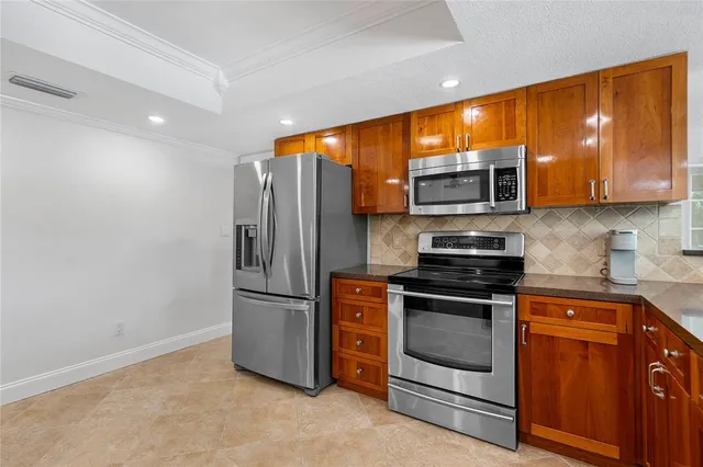 $5,000 | 5206 Cleveland Street, Hollywood, FL 33021