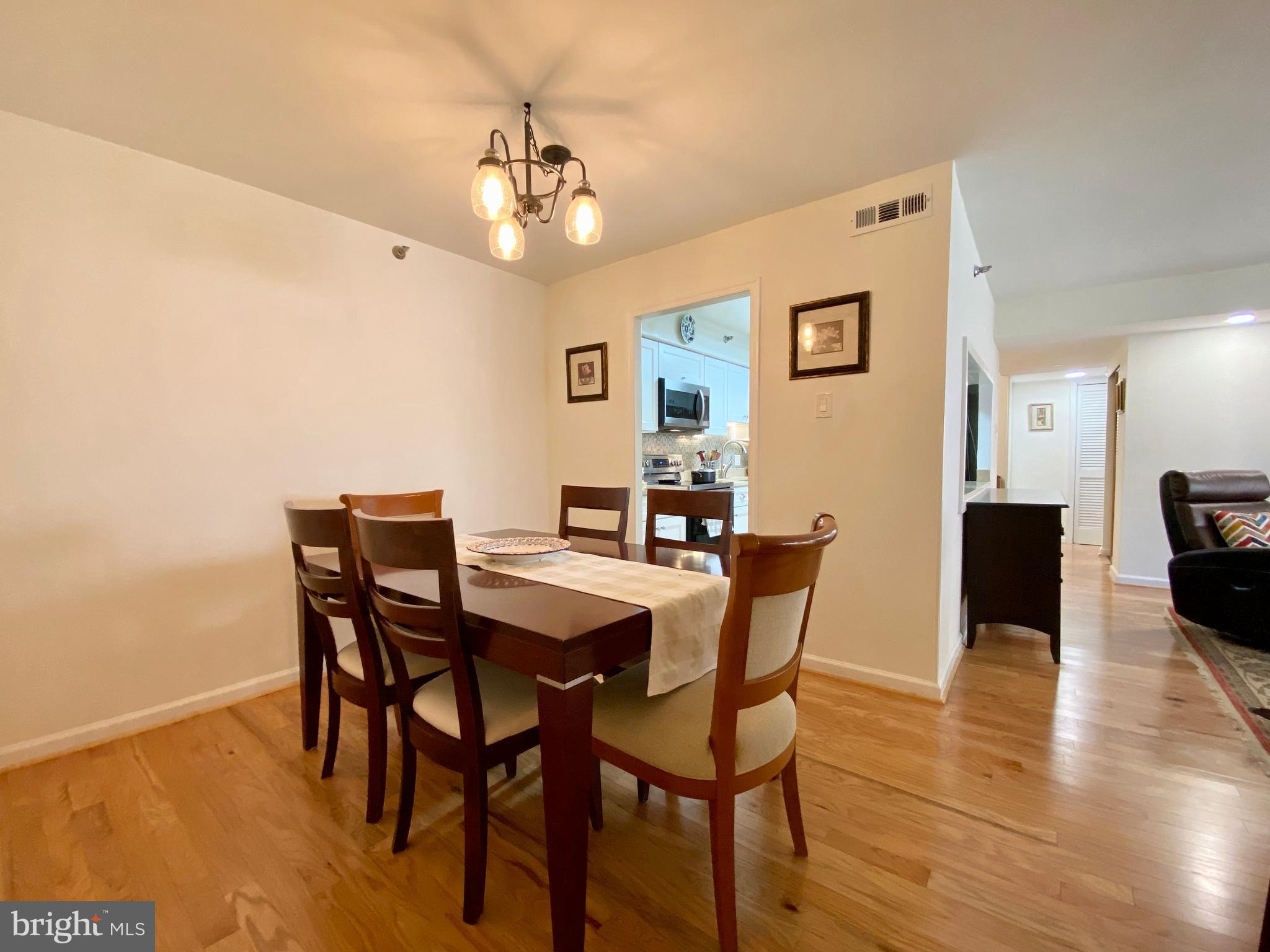 1301 North Courthouse Road, Unit 812 Arlington, VA 22201 - Photo 11 of 44 Dining Room
