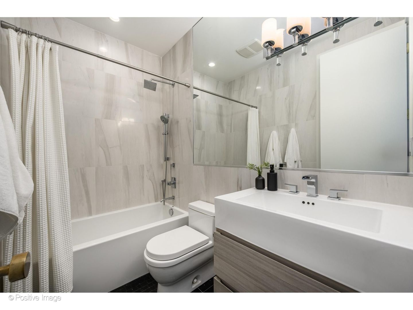 2037 West Division Street, Unit PH Chicago, IL 60622 - Photo 27 of 35